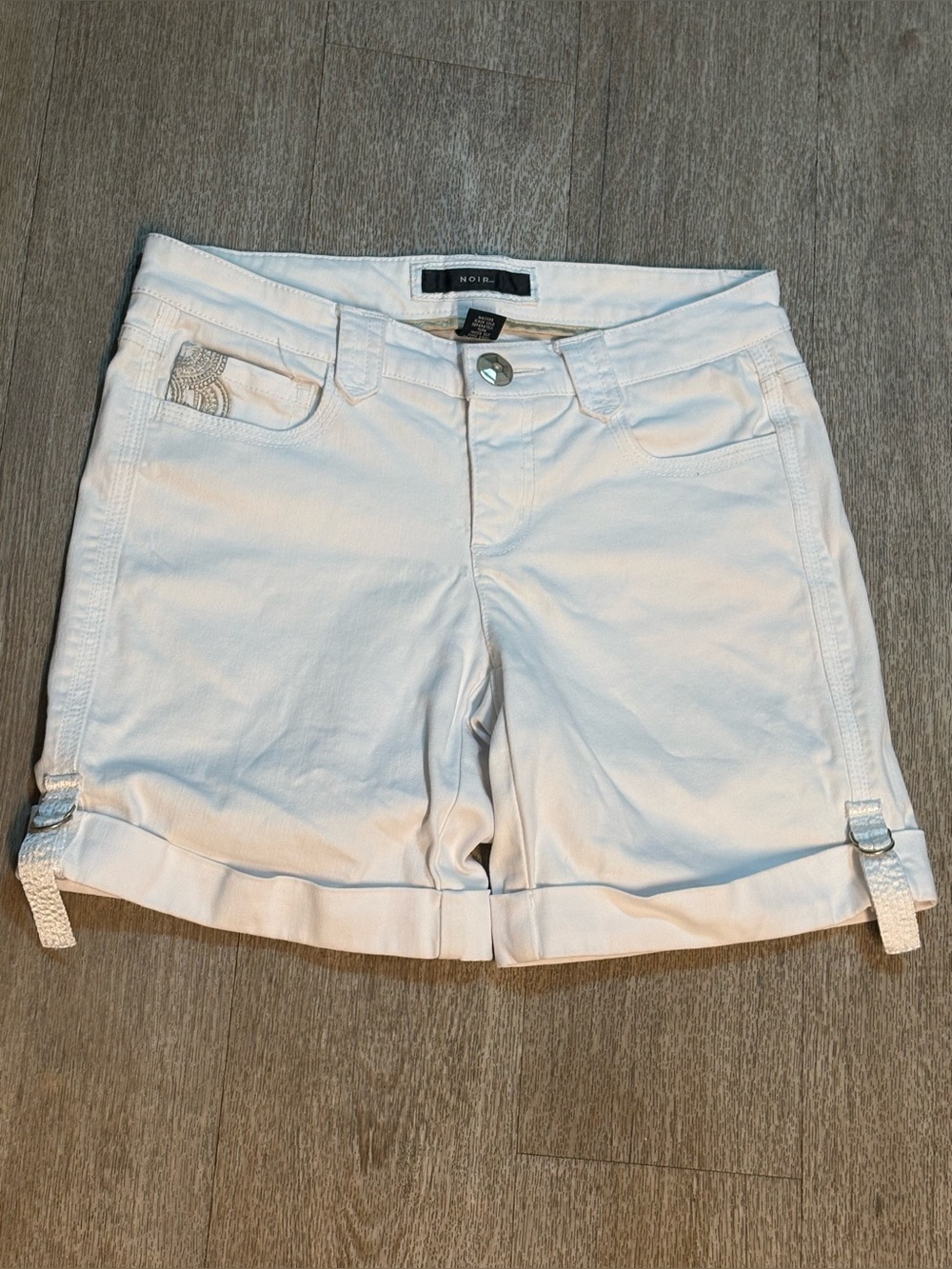 NOIR WOMENS EMBELLISHED WHITE JEAN SHORTS SIZE 2